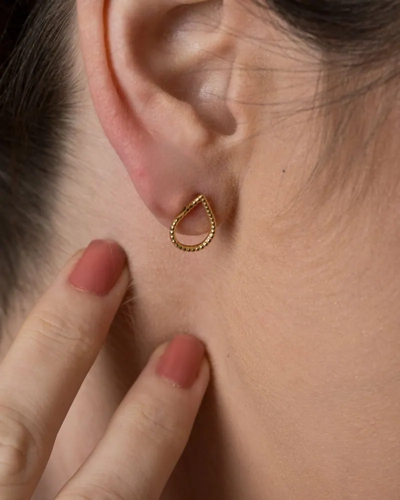 Brinco Gota Vazada Média, joia em ouro 18k